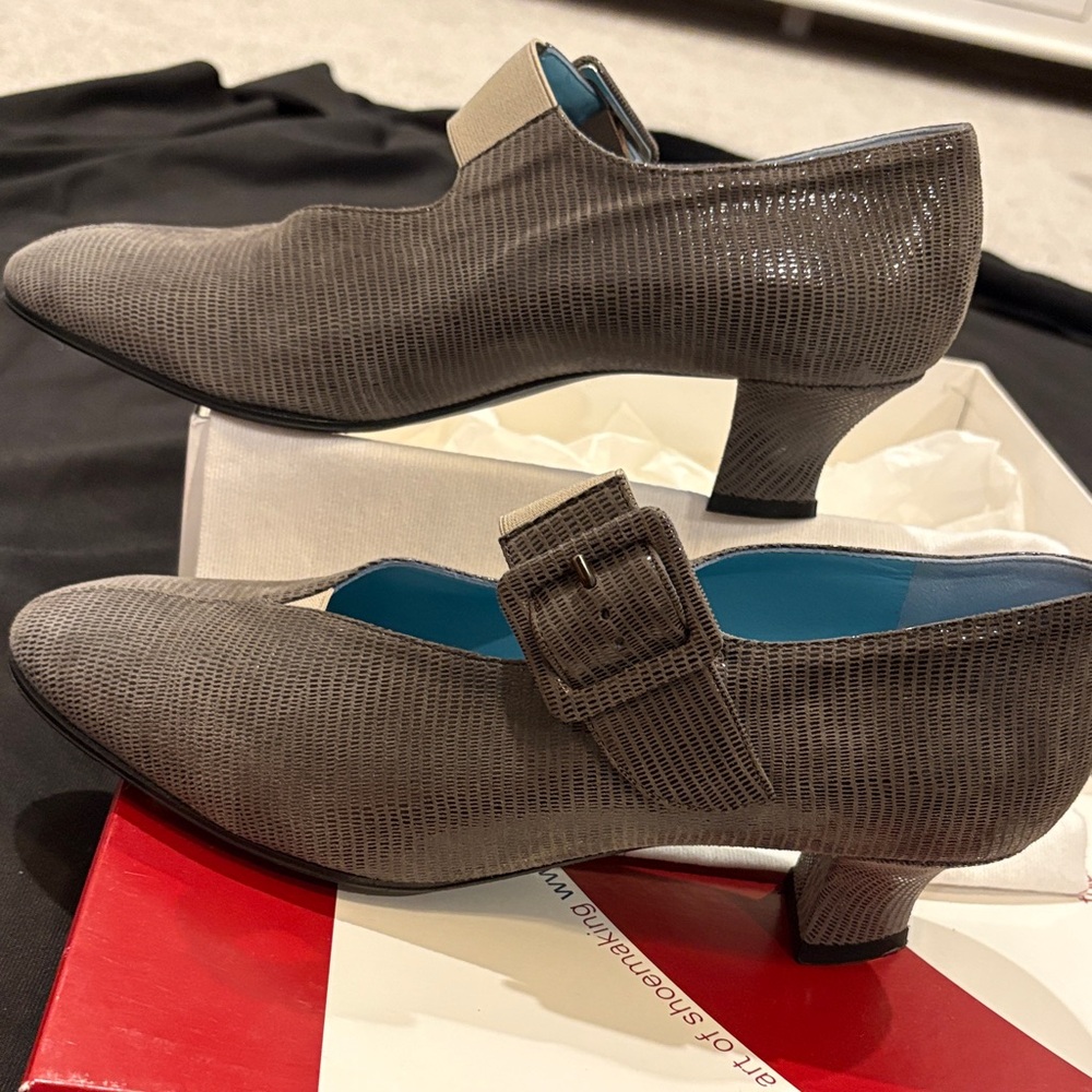 Thierry Rabotin Textured Gray Heels - Picture 8 of 16